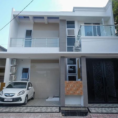 ホテル Reddoorz Syariah @ Tlogosari Semarang Alastuwo エクステリア 写真