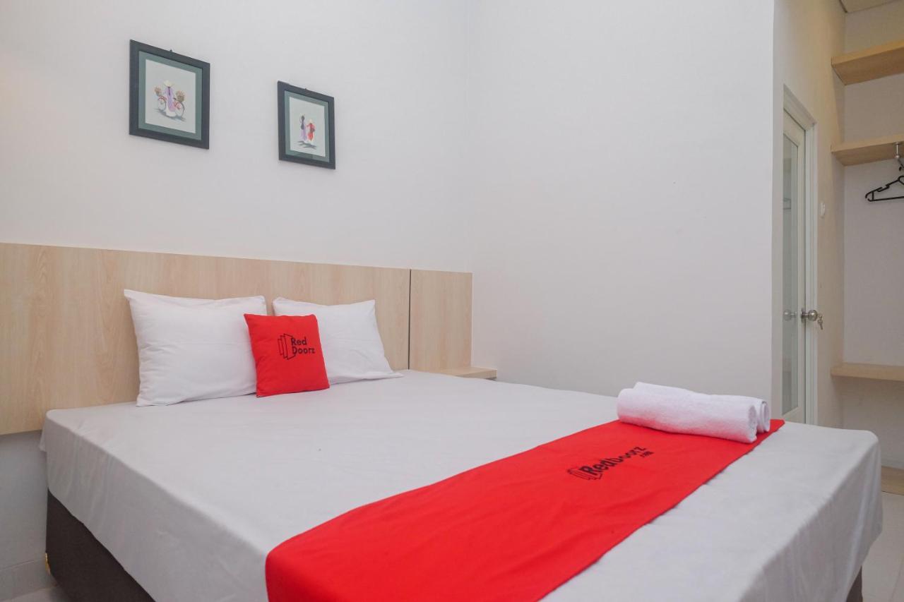 ホテル Reddoorz Syariah @ Tlogosari Semarang Alastuwo エクステリア 写真
