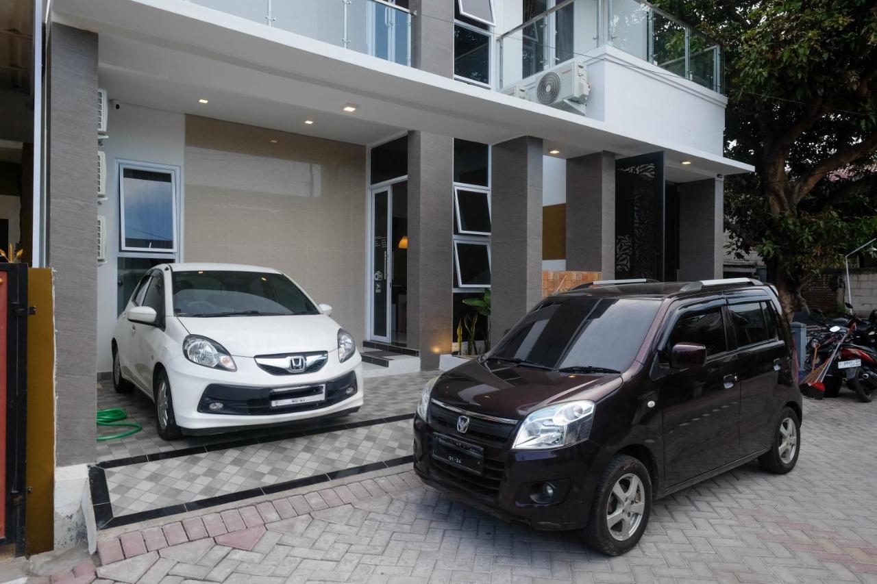 ホテル Reddoorz Syariah @ Tlogosari Semarang Alastuwo エクステリア 写真
