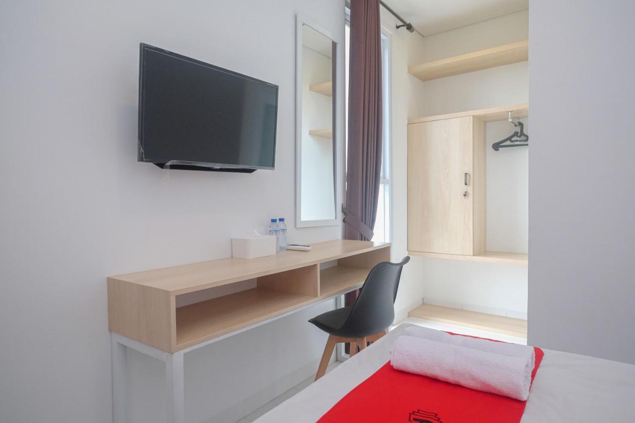 ホテル Reddoorz Syariah @ Tlogosari Semarang Alastuwo エクステリア 写真