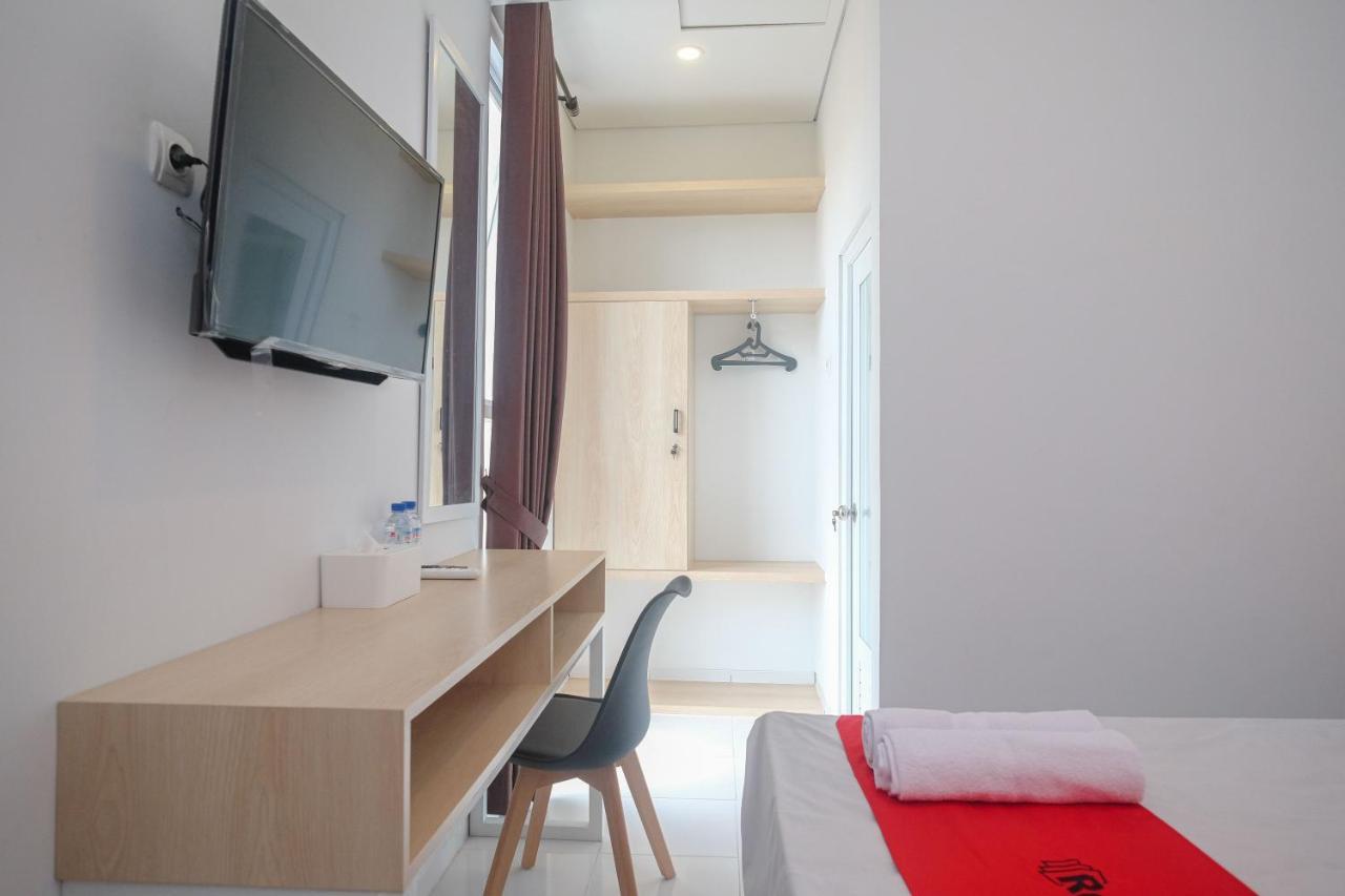 ホテル Reddoorz Syariah @ Tlogosari Semarang Alastuwo エクステリア 写真